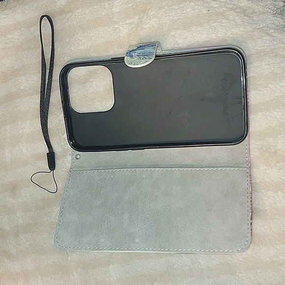 Phone case - Picture 4 of 6